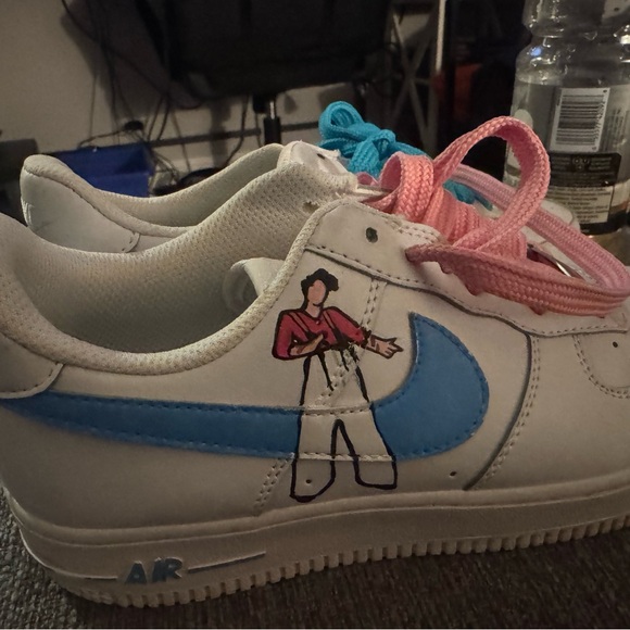 Custom White Nike  Sneakers with Pink and Blue Laces. Harry Styles - Picture 3 of 4